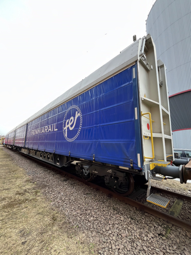 Fenniarail Habin-vagons in Saalasti Rails maintenance