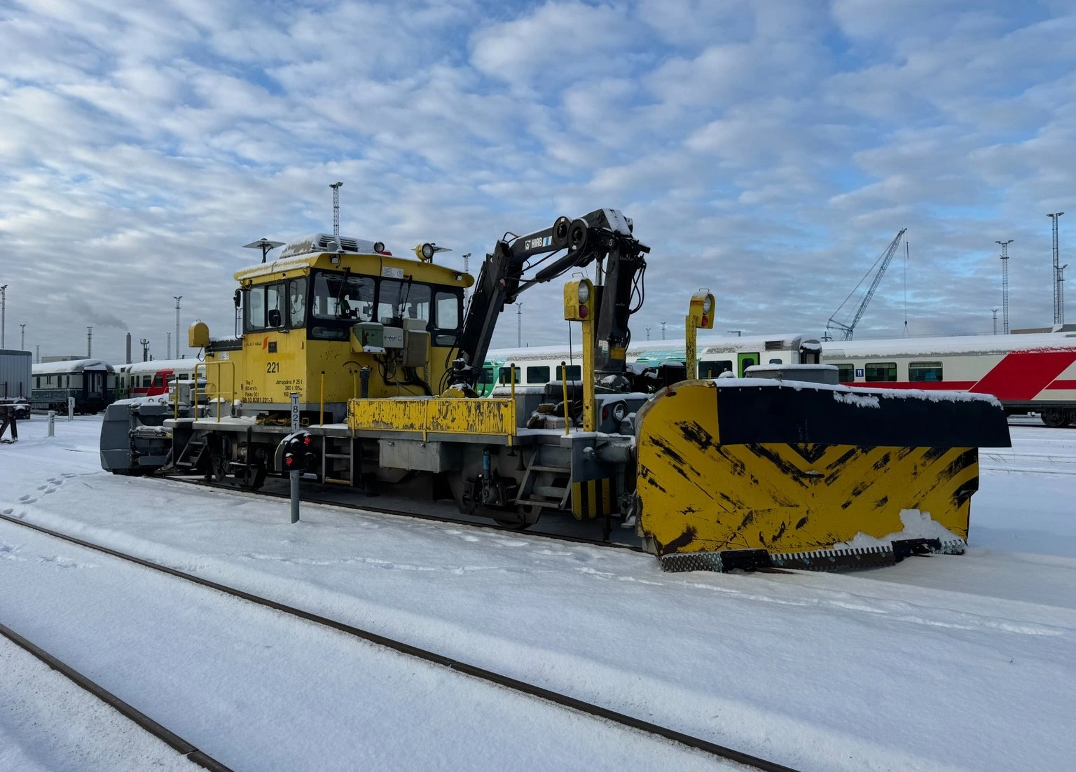 Tka7 rail maintenance machine for railway infrastructure work